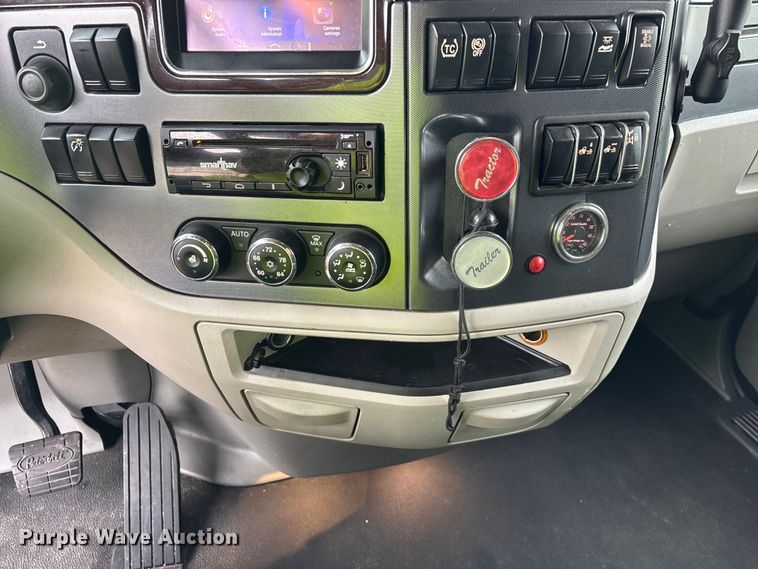 image for item YA2129 2021 Peterbilt 579 semi truck