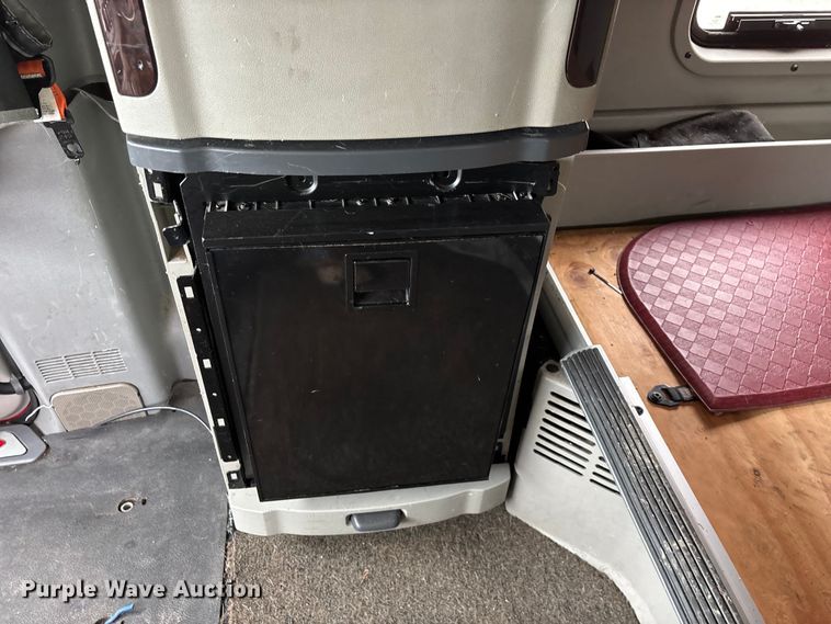 image for item YA2129 2021 Peterbilt 579 semi truck