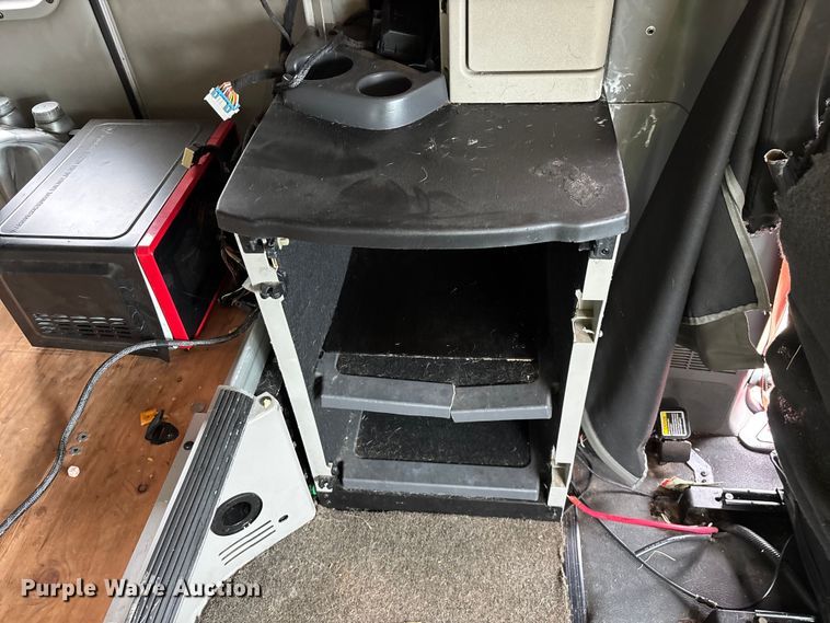 image for item YA2129 2021 Peterbilt 579 semi truck