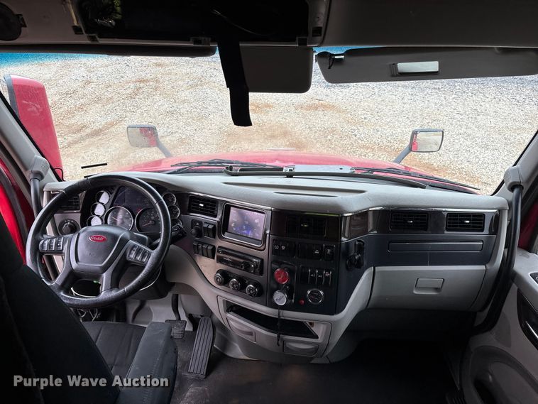 image for item YA2129 2021 Peterbilt 579 semi truck