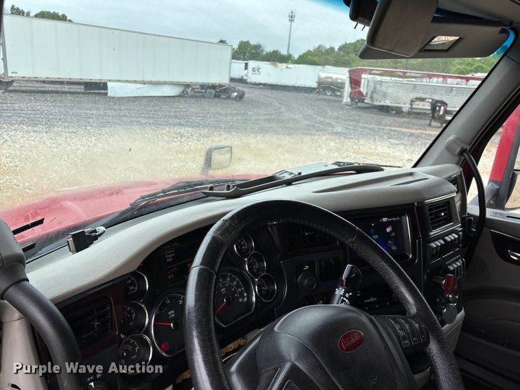 image for item YA2129 2021 Peterbilt 579 semi truck