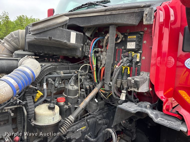 image for item YA2129 2021 Peterbilt 579 semi truck