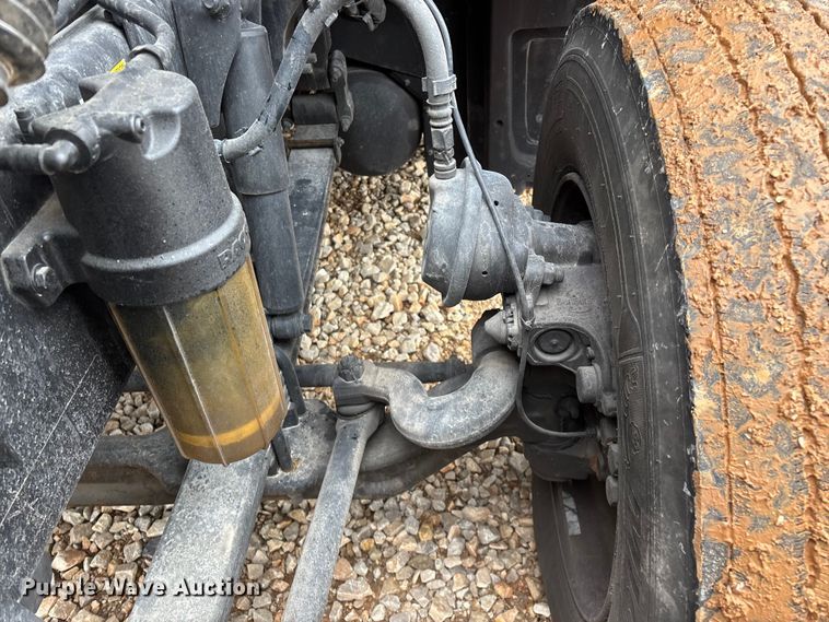 image for item YA2129 2021 Peterbilt 579 semi truck