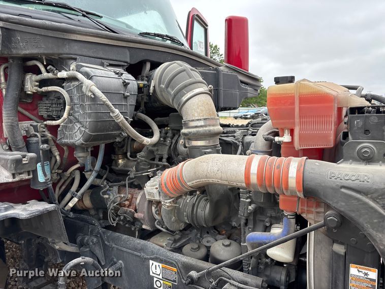 image for item YA2129 2021 Peterbilt 579 semi truck