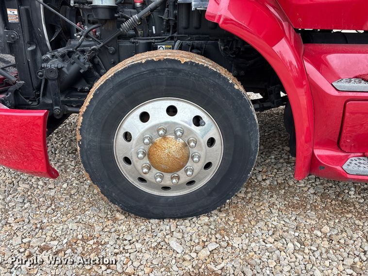 image for item YA2129 2021 Peterbilt 579 semi truck