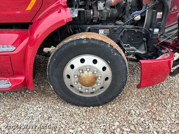 image for item YA2129 2021 Peterbilt 579 semi truck