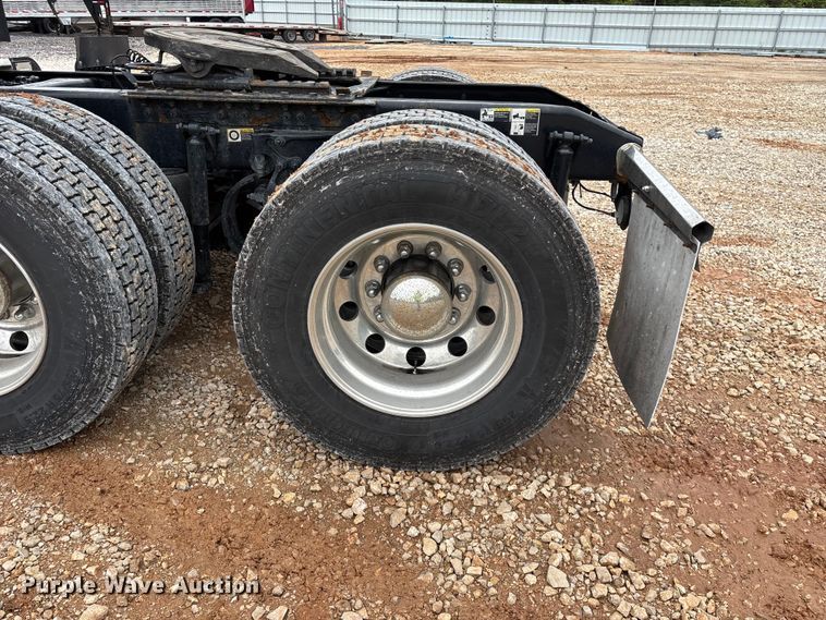 image for item YA2129 2021 Peterbilt 579 semi truck