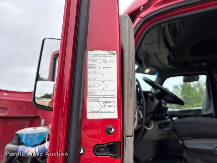 image for item YA2129 2021 Peterbilt 579 semi truck
