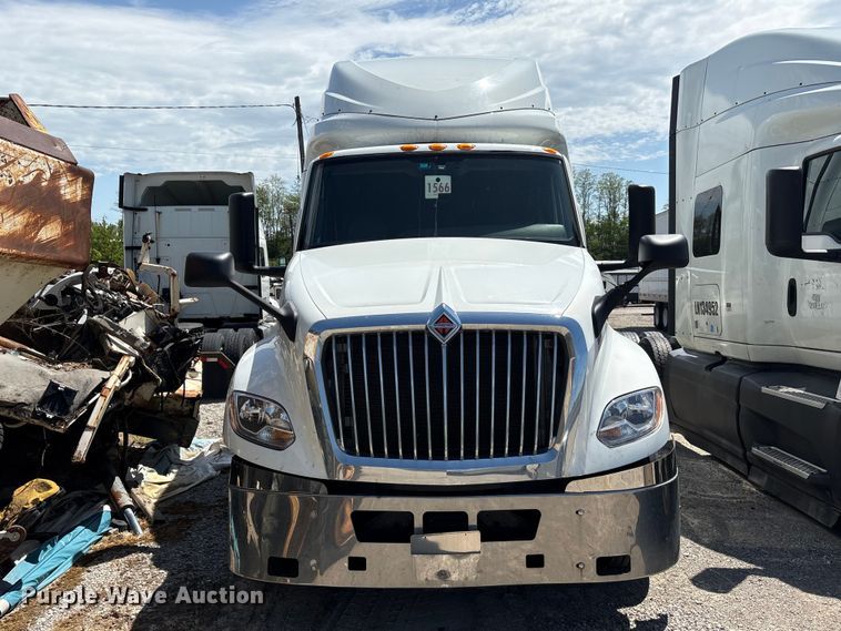 image for item YA2432 2019 International LT625 semi truck