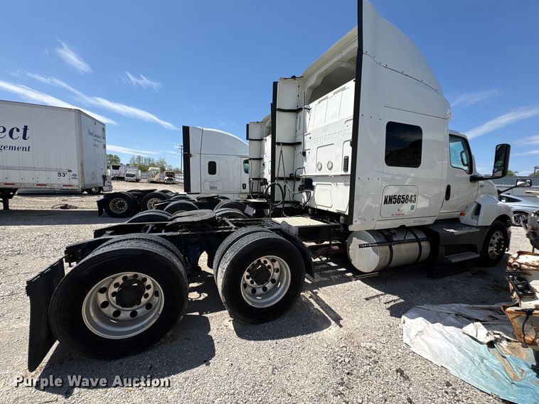 image for item YA2432 2019 International LT625 semi truck