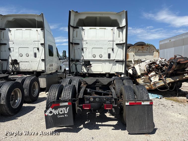 image for item YA2432 2019 International LT625 semi truck