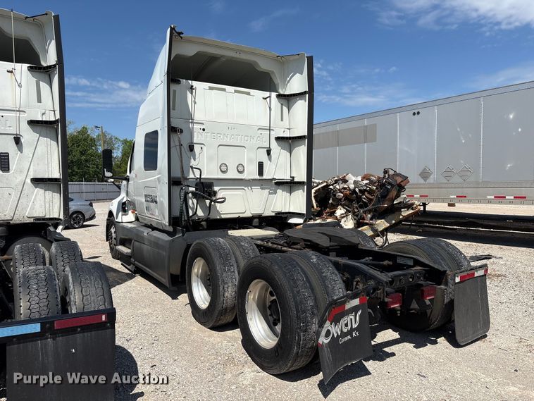 image for item YA2432 2019 International LT625 semi truck