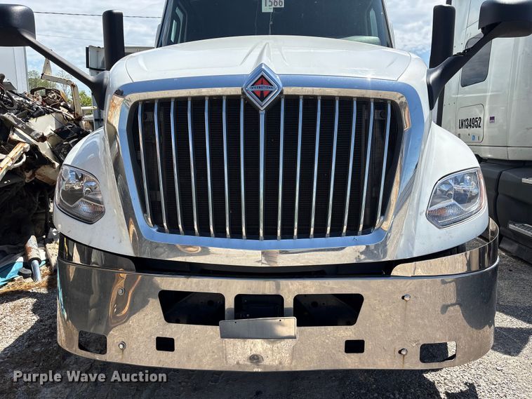 image for item YA2432 2019 International LT625 semi truck