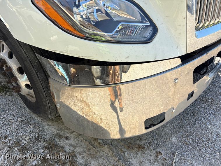 image for item YA2432 2019 International LT625 semi truck