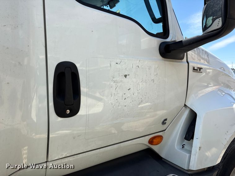 image for item YA2432 2019 International LT625 semi truck