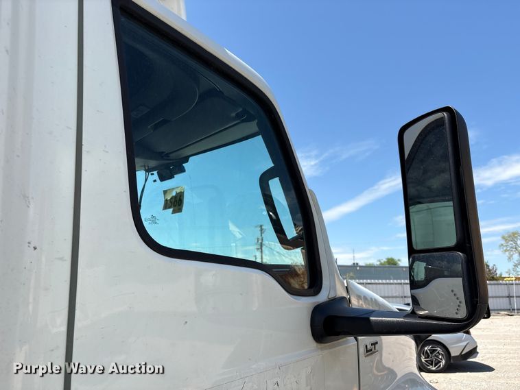 image for item YA2432 2019 International LT625 semi truck