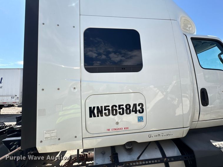 image for item YA2432 2019 International LT625 semi truck