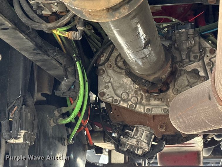 image for item YA2432 2019 International LT625 semi truck