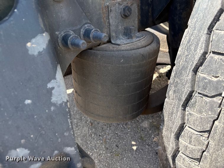image for item YA2432 2019 International LT625 semi truck