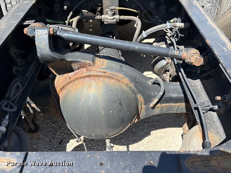 image for item YA2432 2019 International LT625 semi truck