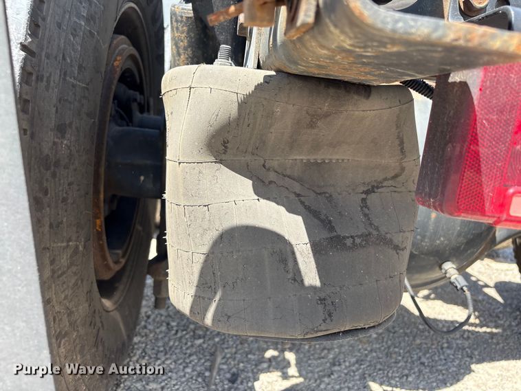 image for item YA2432 2019 International LT625 semi truck