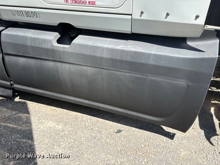 image for item YA2432 2019 International LT625 semi truck