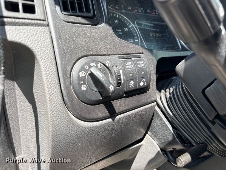 image for item YA2432 2019 International LT625 semi truck