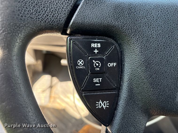 image for item YA2432 2019 International LT625 semi truck