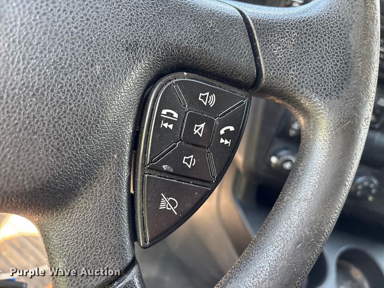 image for item YA2432 2019 International LT625 semi truck