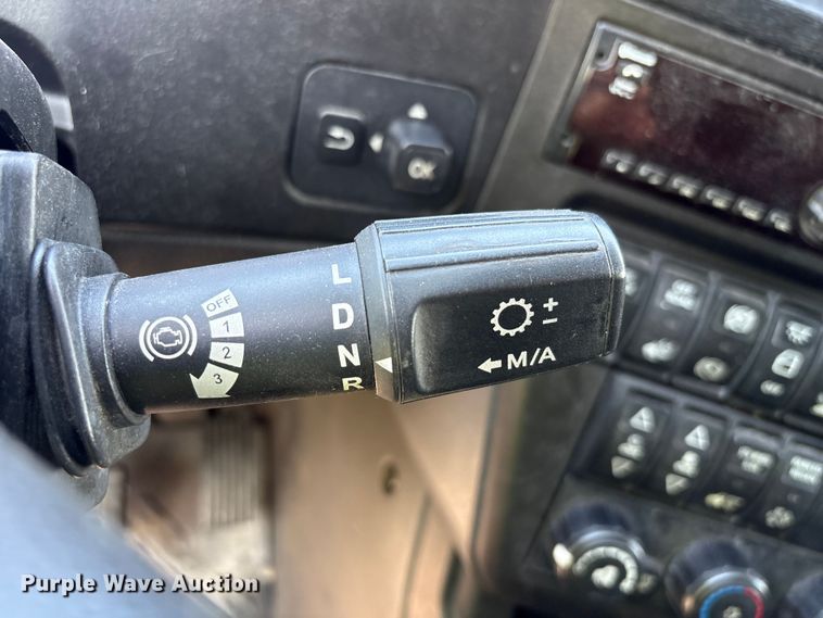 image for item YA2432 2019 International LT625 semi truck