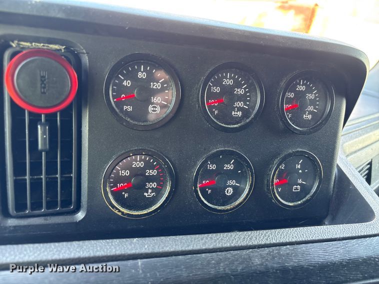 image for item YA2432 2019 International LT625 semi truck