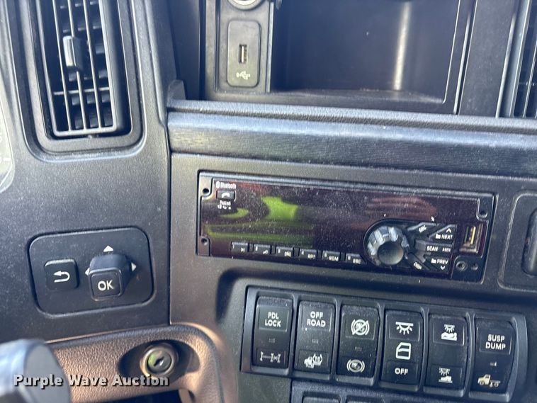 image for item YA2432 2019 International LT625 semi truck