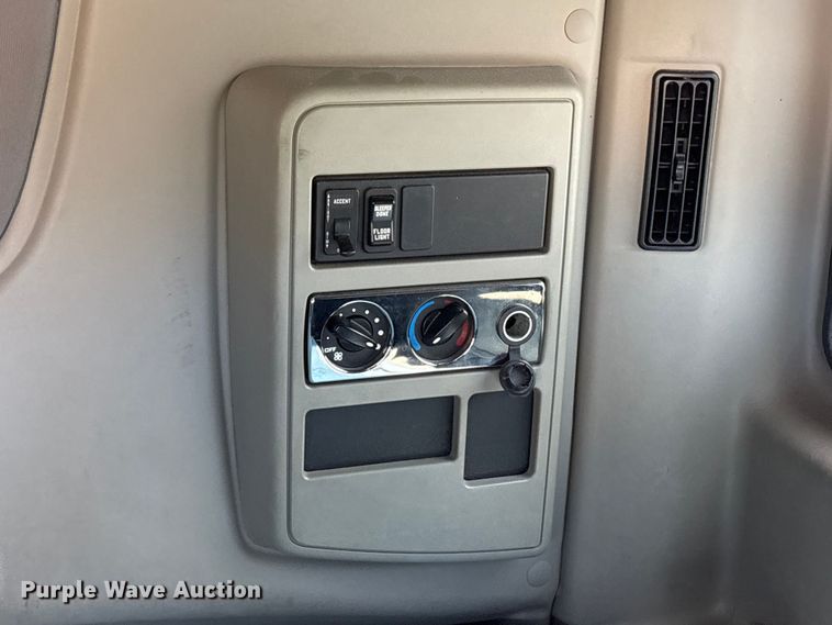 image for item YA2432 2019 International LT625 semi truck