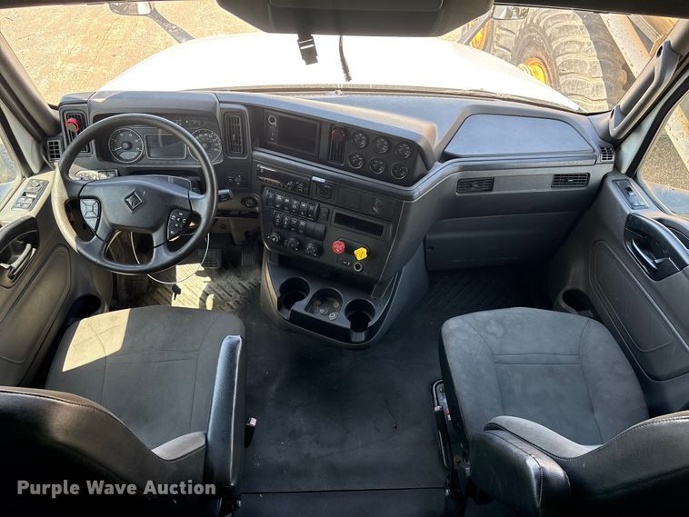 image for item YA2432 2019 International LT625 semi truck