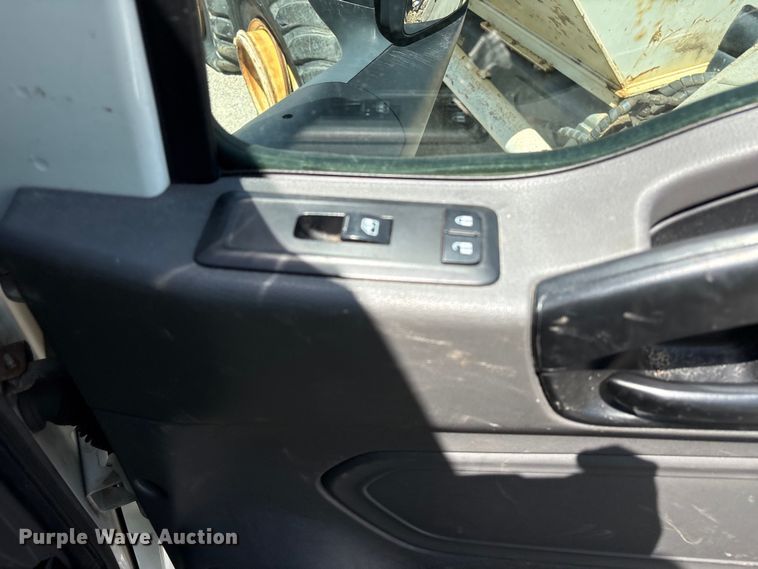 image for item YA2432 2019 International LT625 semi truck