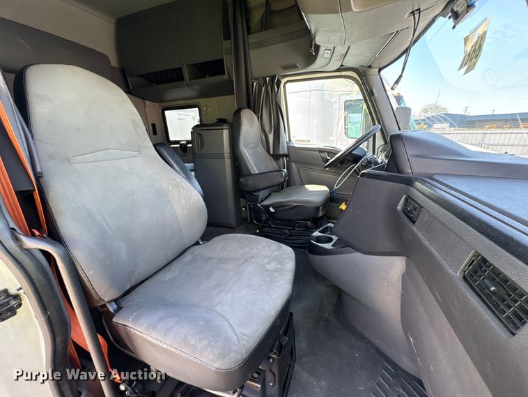 image for item YA2432 2019 International LT625 semi truck