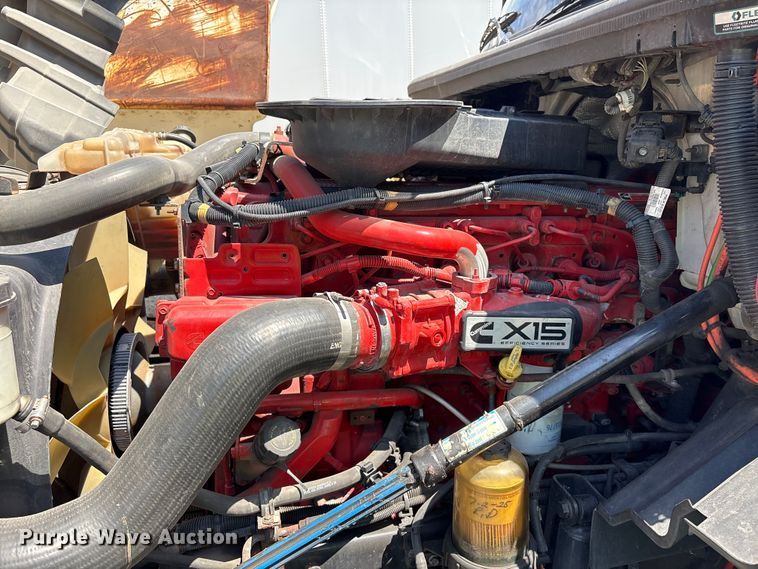 image for item YA2432 2019 International LT625 semi truck