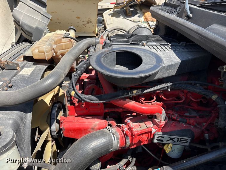 image for item YA2432 2019 International LT625 semi truck
