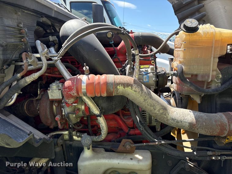 image for item YA2432 2019 International LT625 semi truck