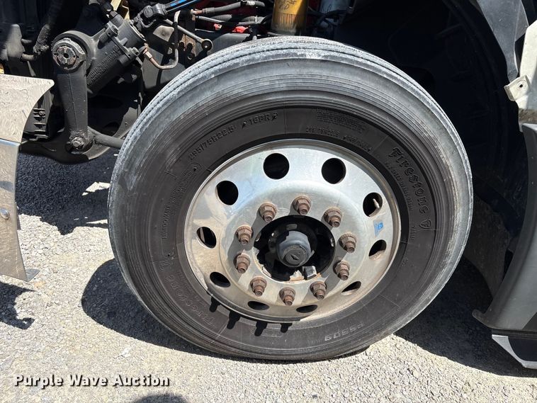 image for item YA2432 2019 International LT625 semi truck