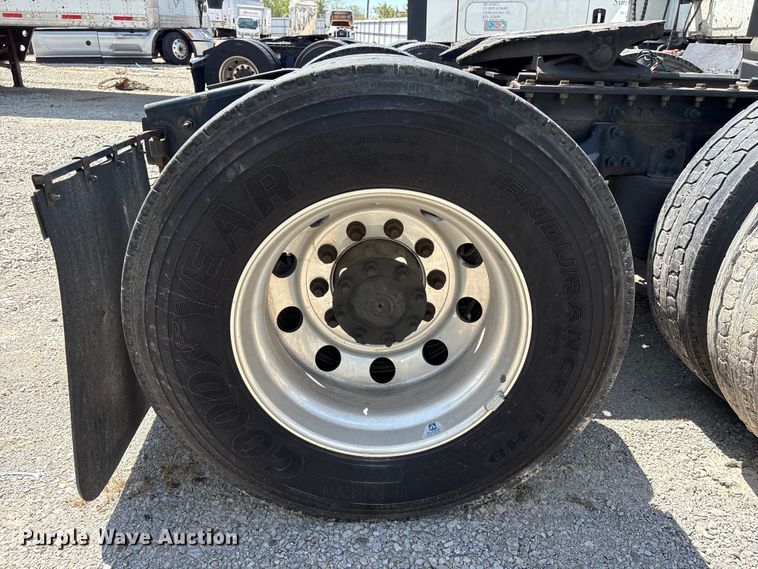 image for item YA2432 2019 International LT625 semi truck
