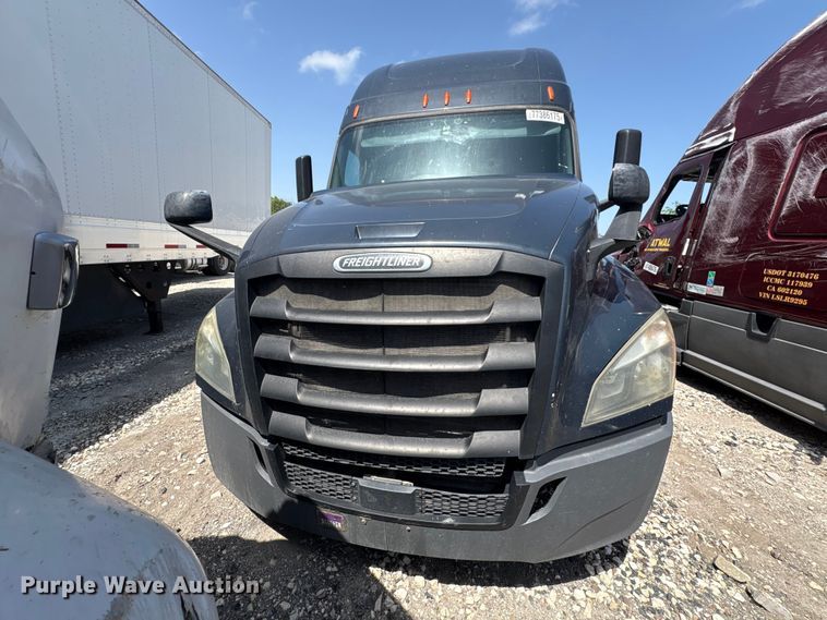 image for item YA2488 2019 Freightliner Cascadia 126 semi truck