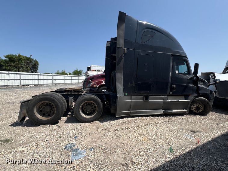 image for item YA2488 2019 Freightliner Cascadia 126 semi truck