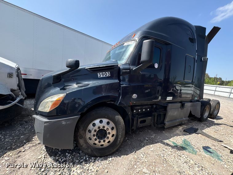 image for item YA2488 2019 Freightliner Cascadia 126 semi truck