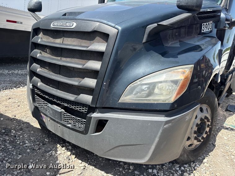 image for item YA2488 2019 Freightliner Cascadia 126 semi truck
