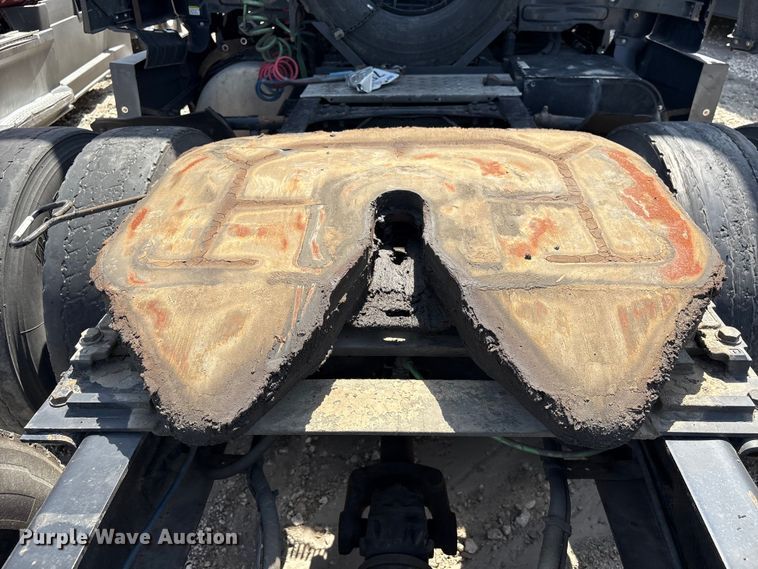 image for item YA2488 2019 Freightliner Cascadia 126 semi truck
