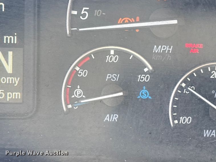 image for item YA2488 2019 Freightliner Cascadia 126 semi truck