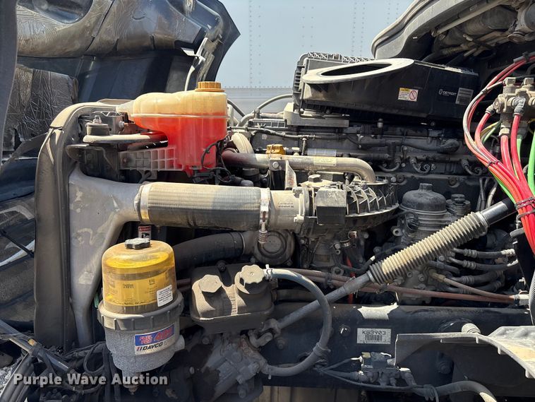 image for item YA2488 2019 Freightliner Cascadia 126 semi truck