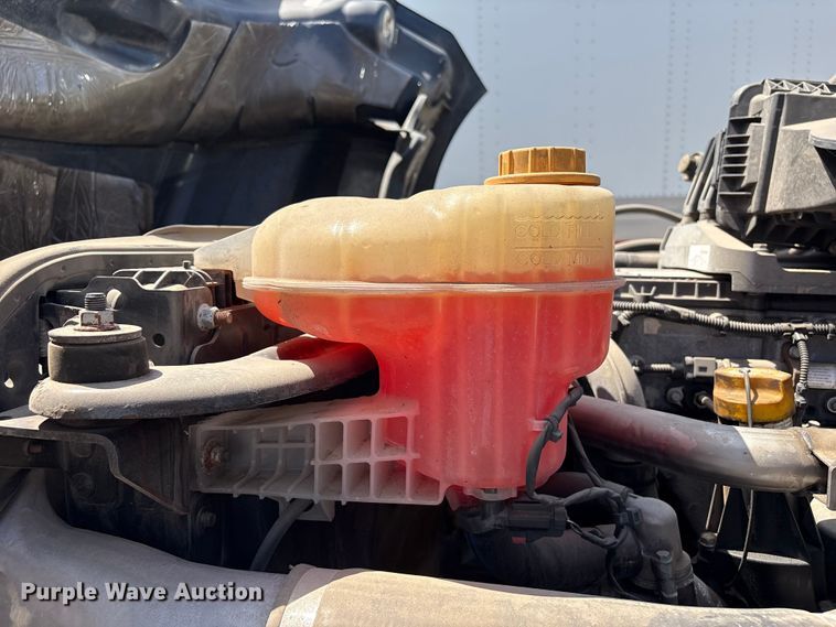 image for item YA2488 2019 Freightliner Cascadia 126 semi truck