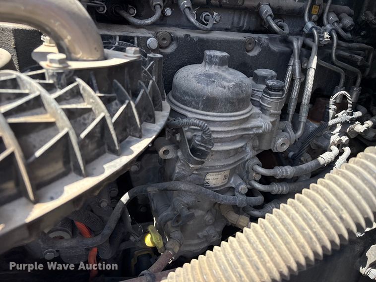 image for item YA2488 2019 Freightliner Cascadia 126 semi truck